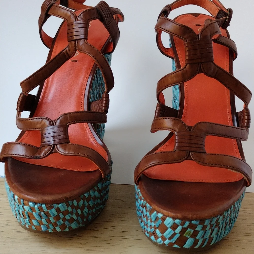 Via Spiga , turquoise platform, s 10.